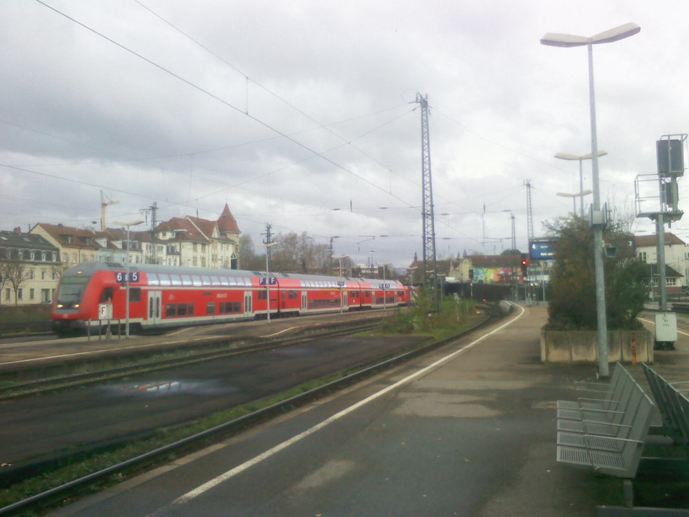train-allemand-en-gare-de-offenbourg-4eb70790-8137-49eb-90d8-c9ba4b9dd46c.jpg