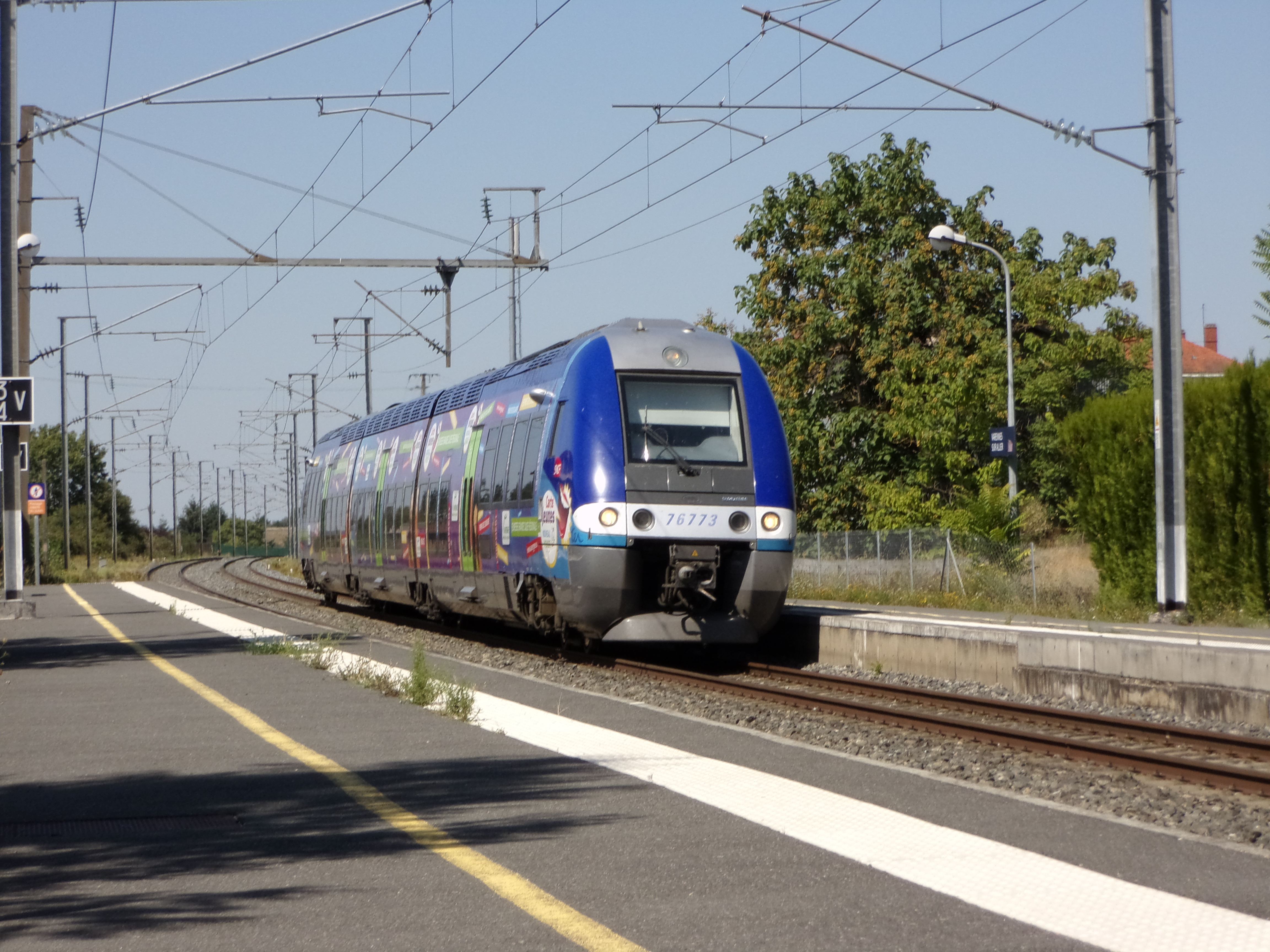 Quelques photo en gare de Varennes / allier Chemins de fer réels