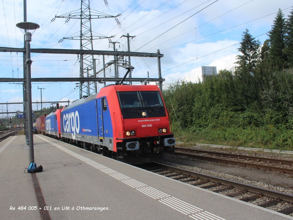 Re 484 005 + 011 en UM à Othmarsingen.jpg
