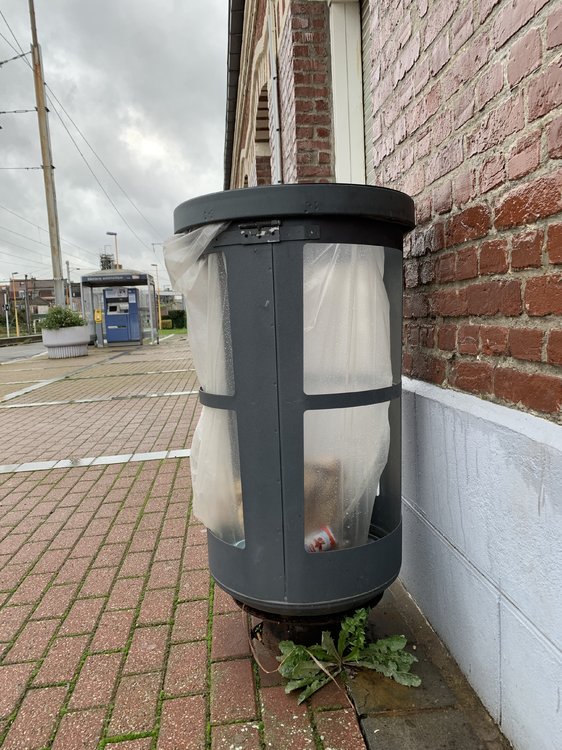 Poubelle 1.JPG